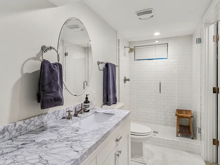 2264 NW Kearney St — Photo 13