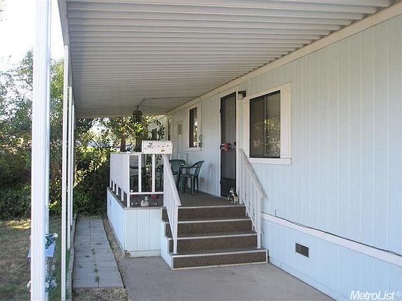 2nd image of 7 Shady Oaks Dr