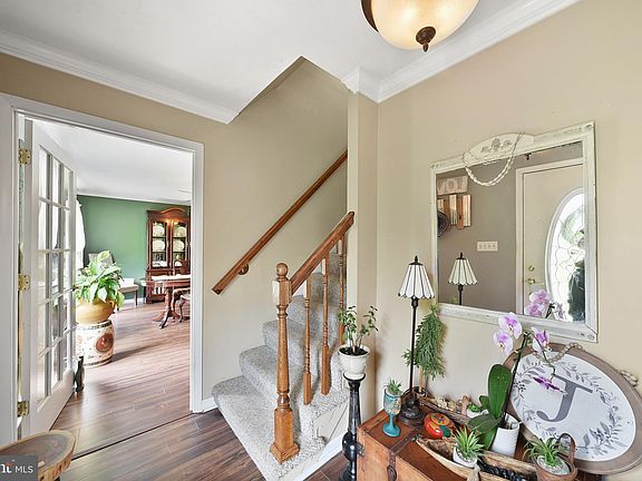 4th image of 1633 Honeysuckle Dr
