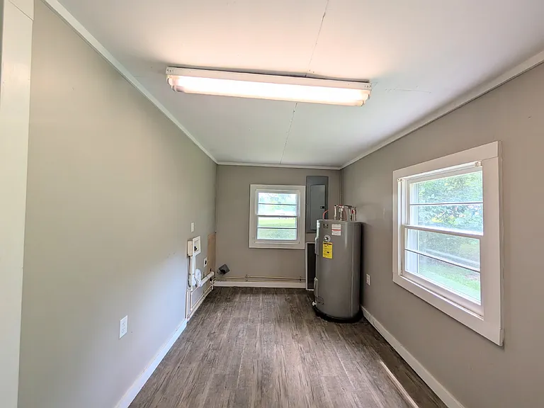 621 Main St — Photo 10