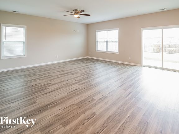 3rd image of 146 Clydesdale Cir