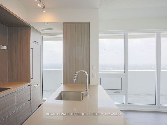 4th image of 2221 Yonge St #4609