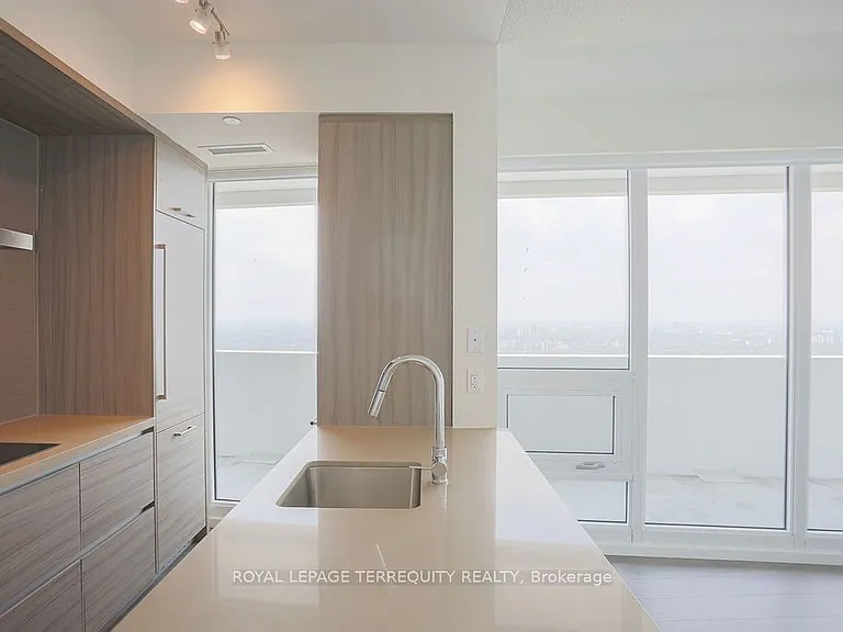 2221 Yonge St #4609 — Photo 4