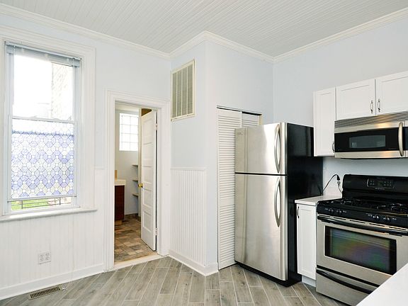 5th image of 1837 W Superior St #1
