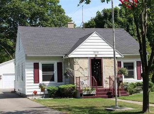 308 Prospect St, Charlevoix, MI 49720