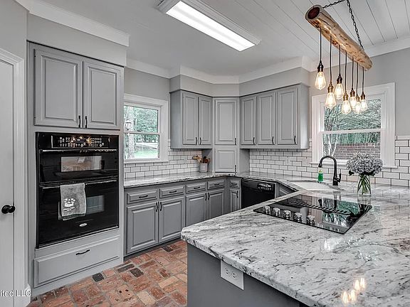 2nd image of 209 Lake Terrace Pl