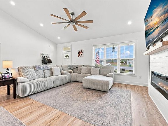 5th image of 186 SW 24TH AVENUE