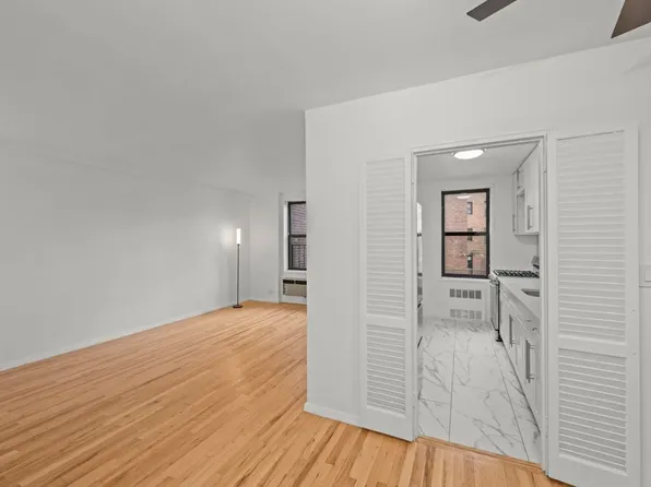 1577 East 17th Street image 9 of 24