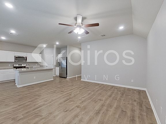 3rd image of 205 Santiago Ct