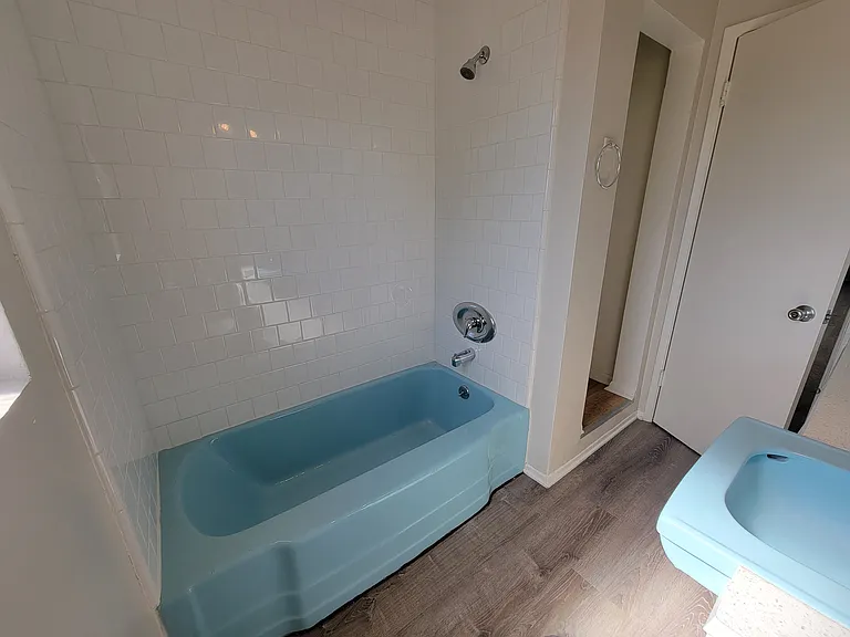 13531 Wyandotte St #6 — Photo 8