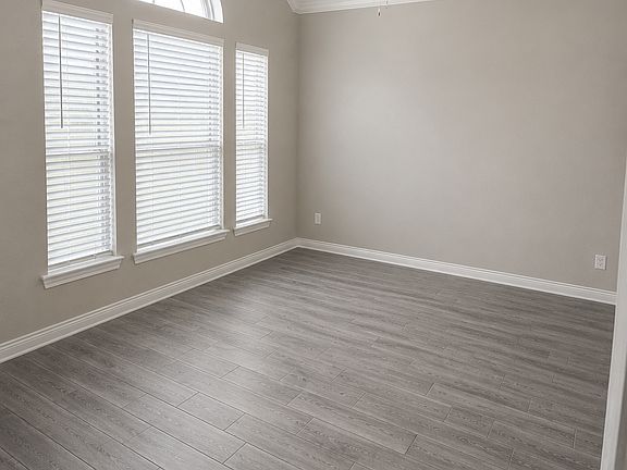 5th image of 14143 Medina Dr