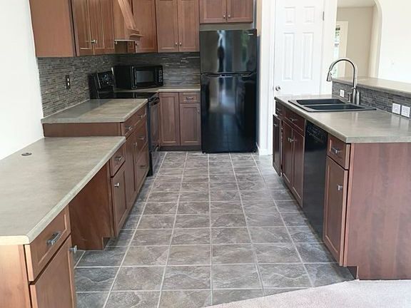 3rd image of 607 Hillcrest Dr
