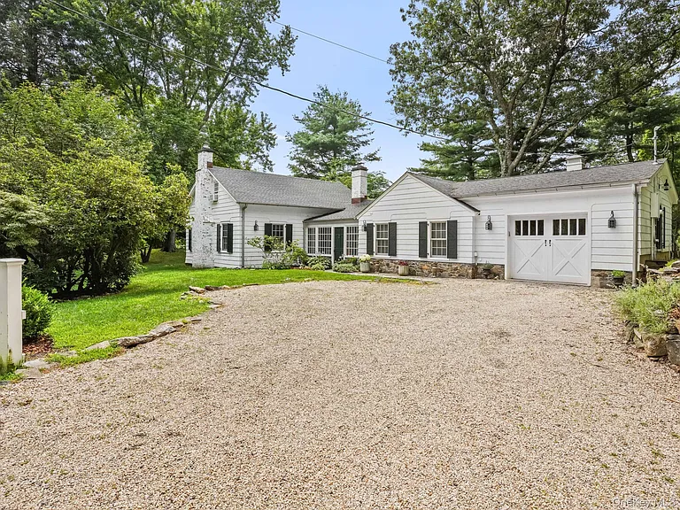 8 S Bedford Rd — Photo 1