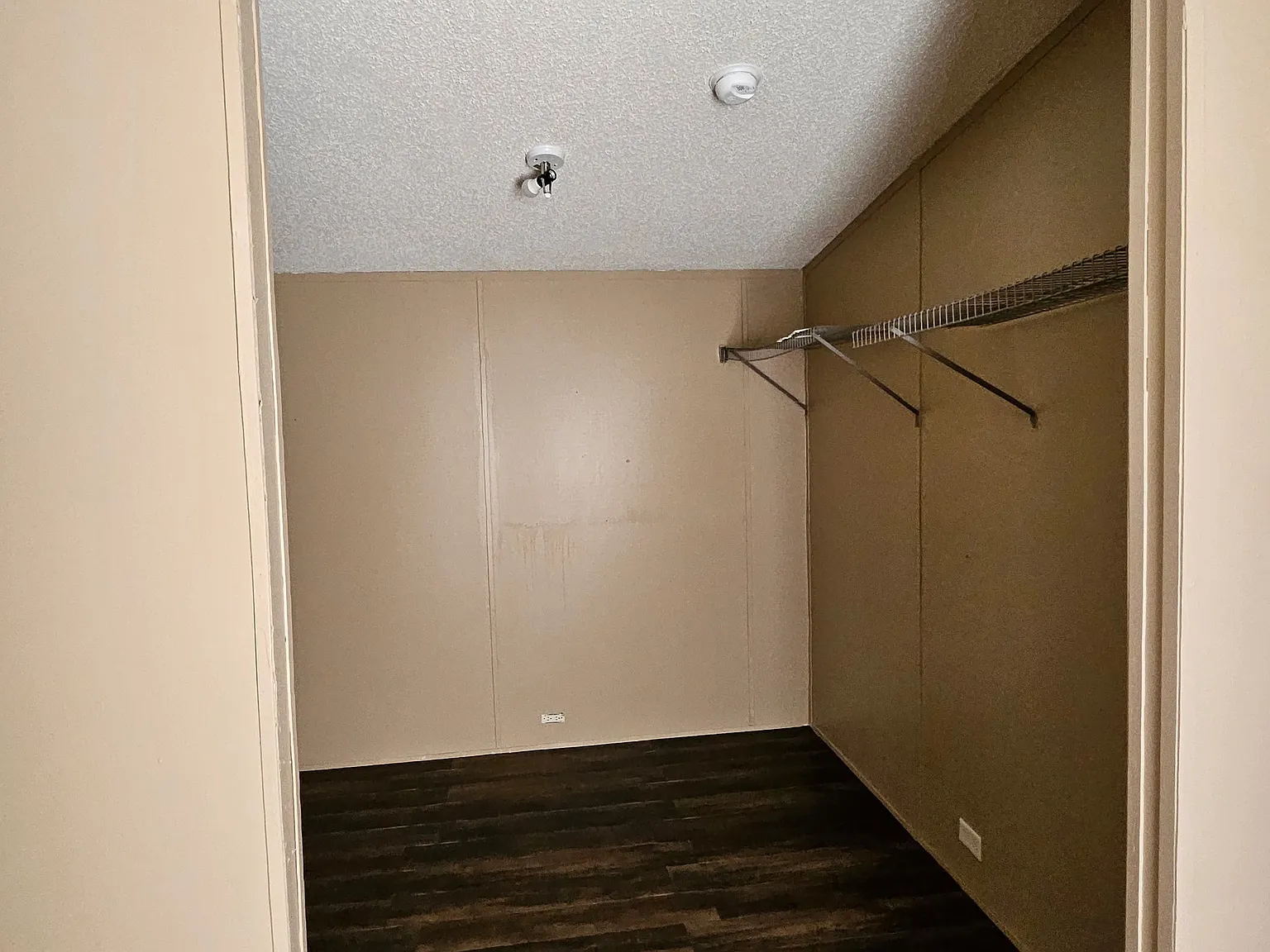 3 bed, 900 sqft, $895 — Photo 4