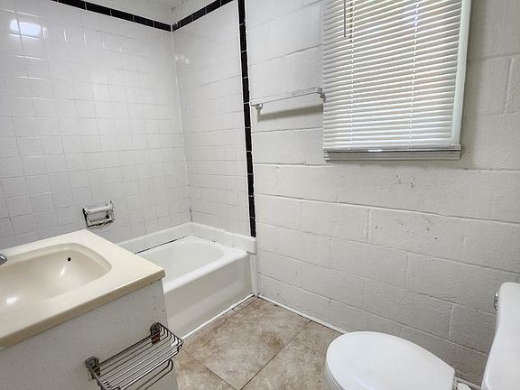 4th image of 2 Nevada Cir