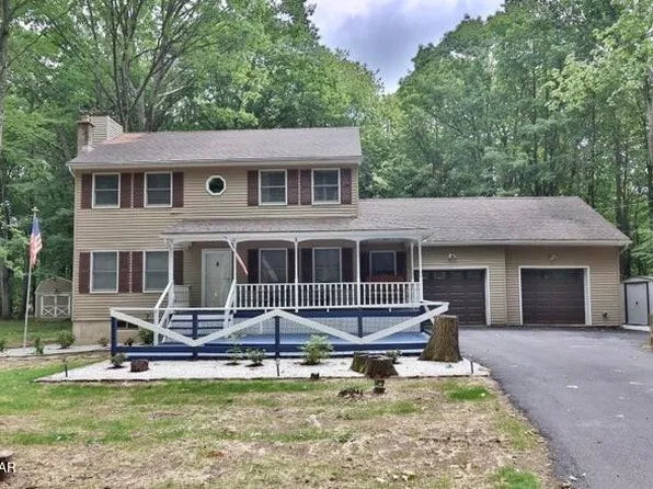 210 Scotch Pine Dr, Pocono Summit, PA 18346