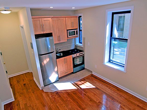 4th image of 141 W 139th St APT D1