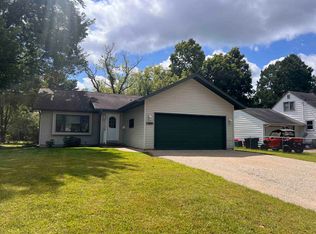 726 E Fulton St, Waupaca, WI 54981