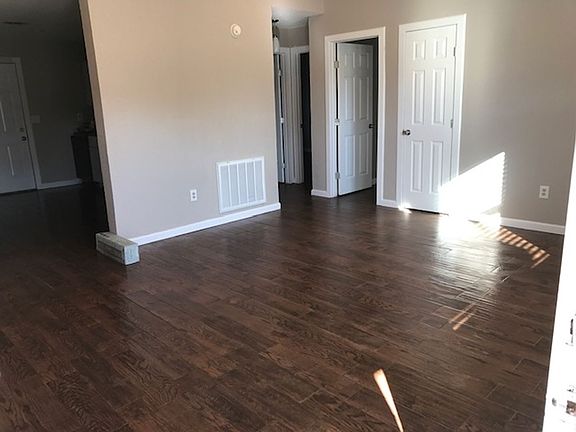 3rd image of 857-859 Meadowlark Cir