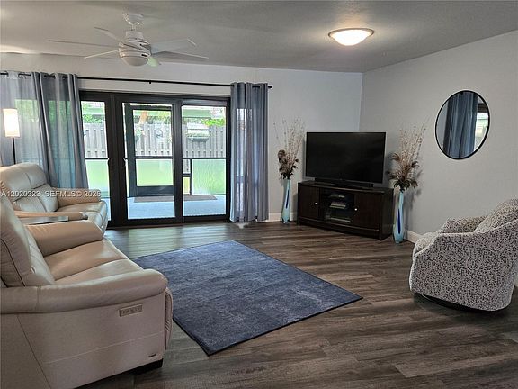 3rd image of 12051 Suellen Cir