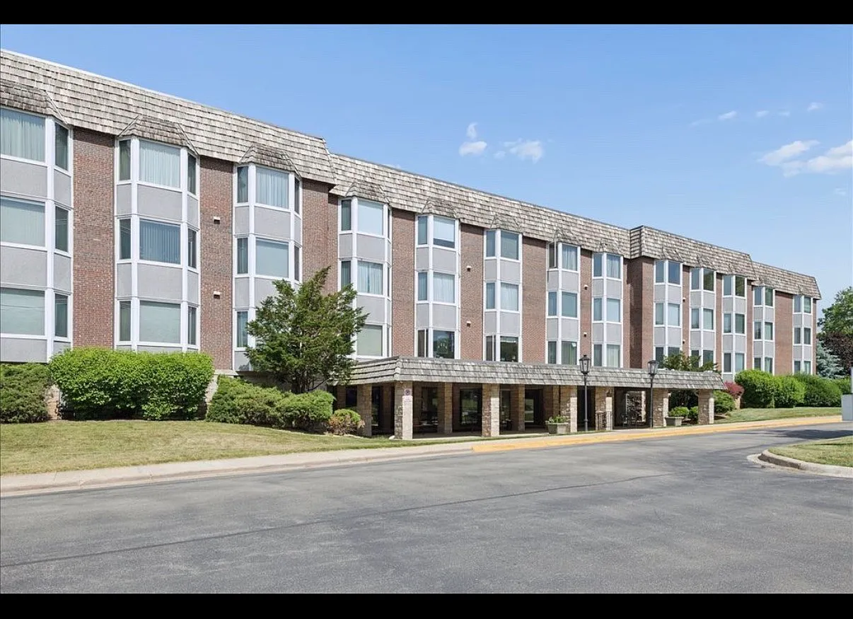 2 bed, 1330 sqft, $2,600 — Photo 1