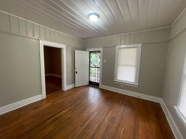 3652 Faxon Ave — Photo 9