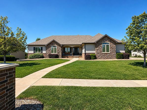 2301 Pinecrest Cir