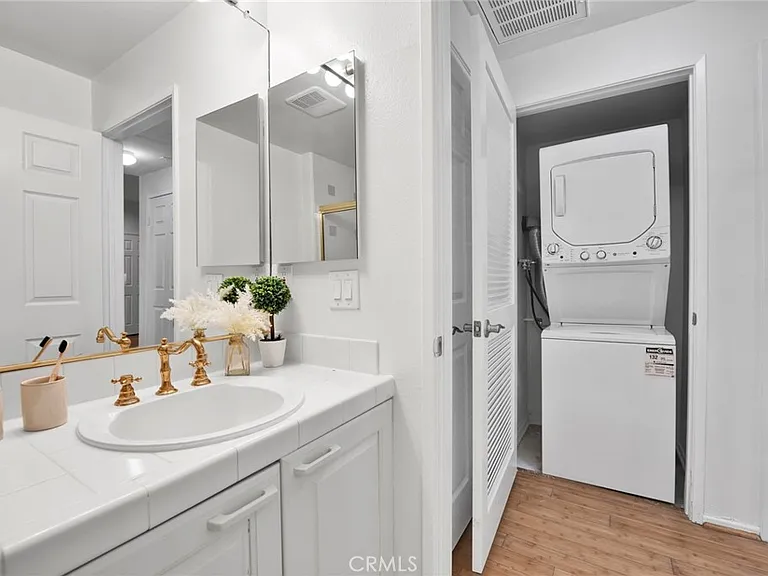 1800 Butler Ave #104 — Photo 27