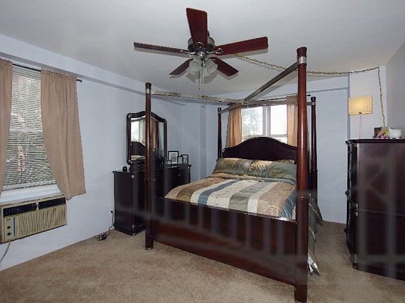 5th image of 5700 Arlington Ave APT 3G