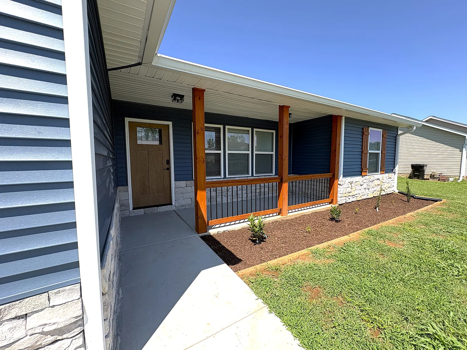 3 bed, 1400 sqft, $2,100 — Photo 3