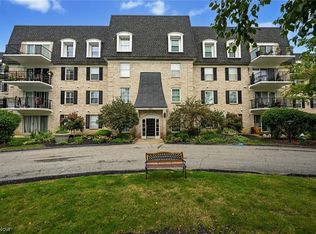 1931 King James Pkwy APT 215, Westlake, OH 44145