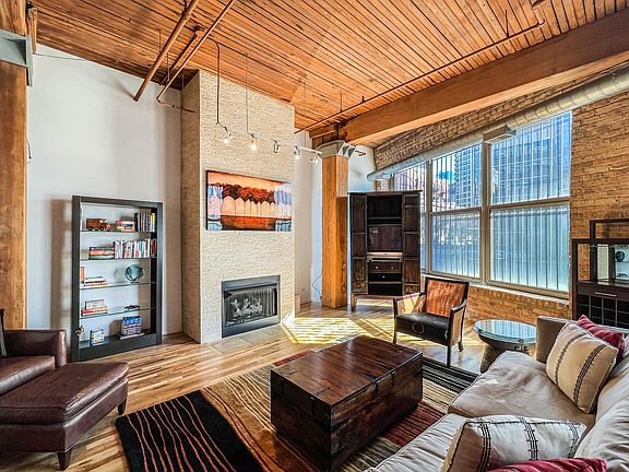 5th image of 550 N Kingsbury St APT 110