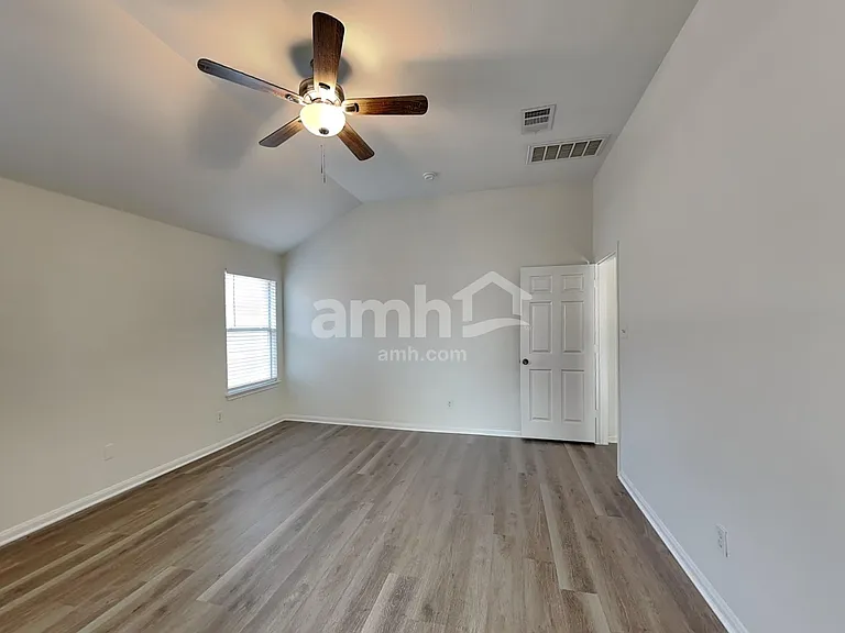 1701 Amberwood Loop — Photo 8
