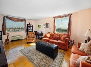100 Manhattan Ave APT 714, Union City, NJ 07087