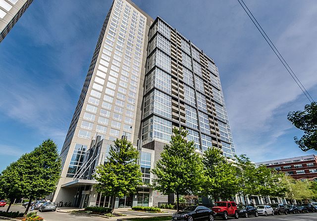 1st image of 1901 S Calumet Ave #1406
