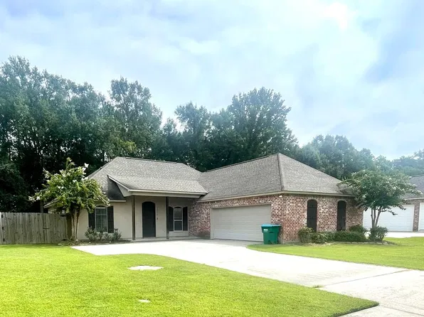 2366 Woodland Ct, Port Allen, LA 70767