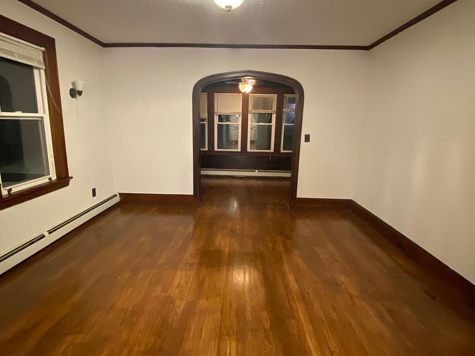2nd image of 128 Gurdon St #2