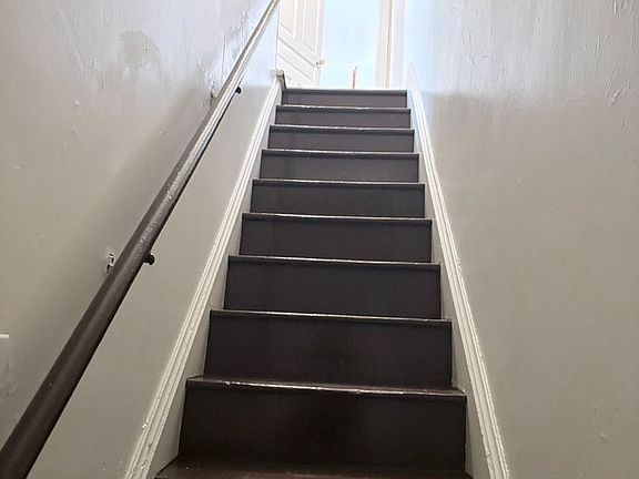 3rd image of 613 W King St APT 2