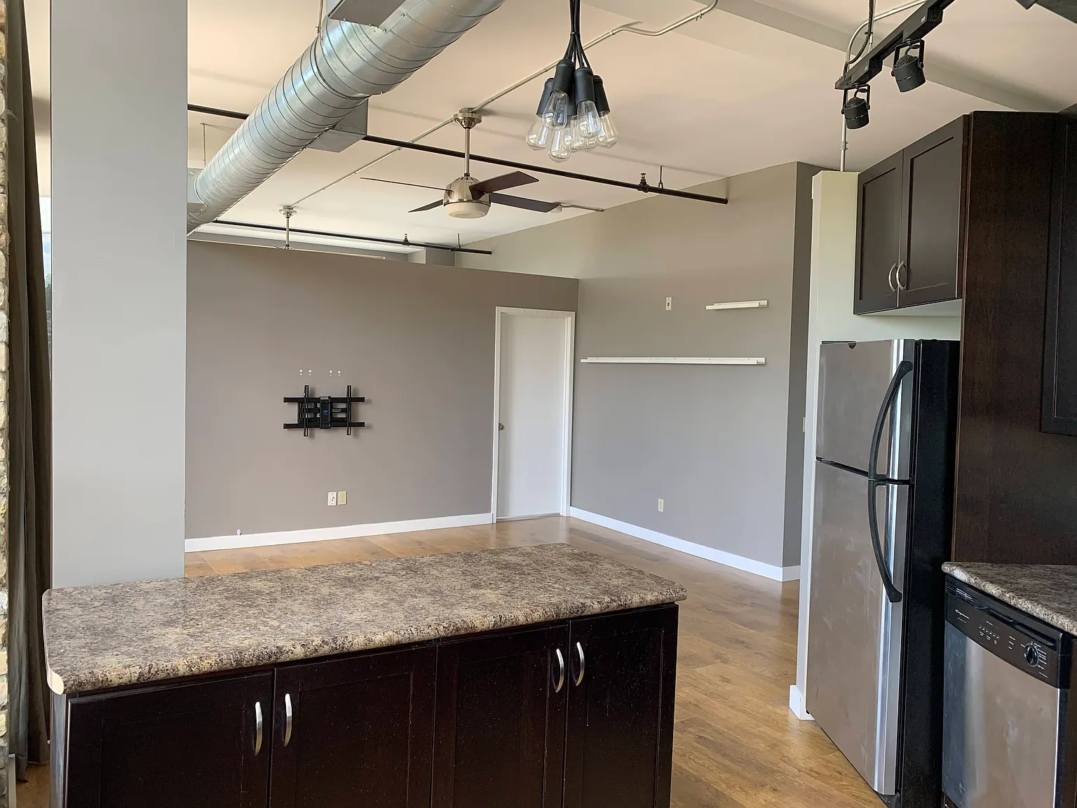 1 bed, 600 sqft, $1,875 — Photo 2
