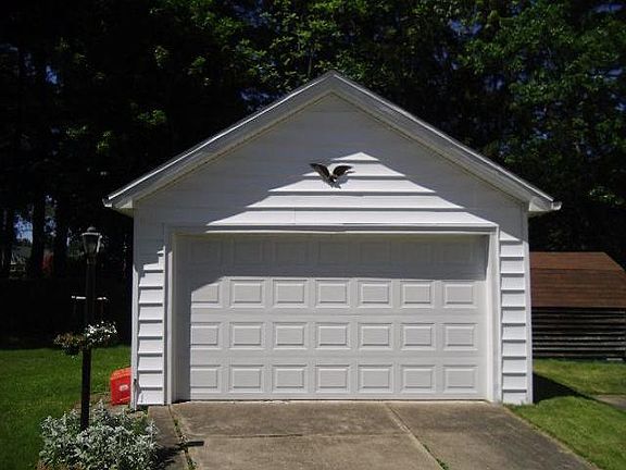 3rd image of 509 Towner Ave