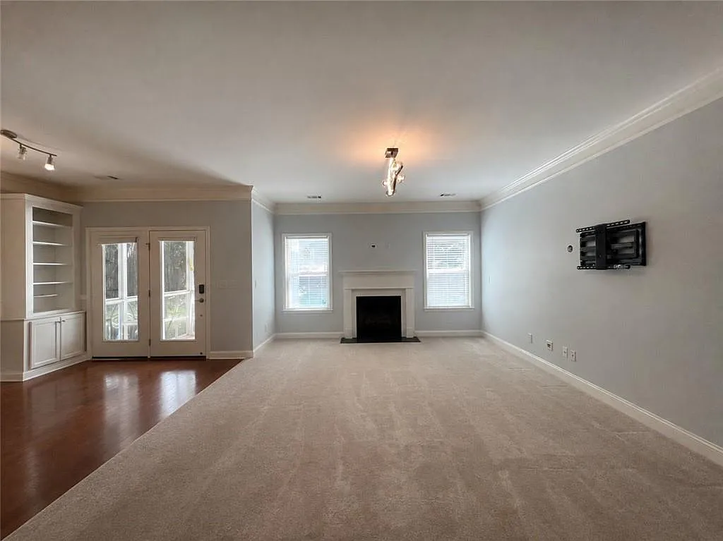 5 bed, 3.0 bath, 2448 sqft, $2,995 — Photo 4
