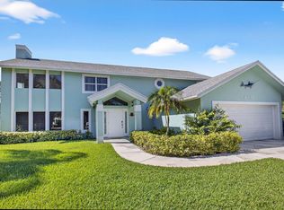 6701 Hillside Ln, Lake Worth, FL 33462