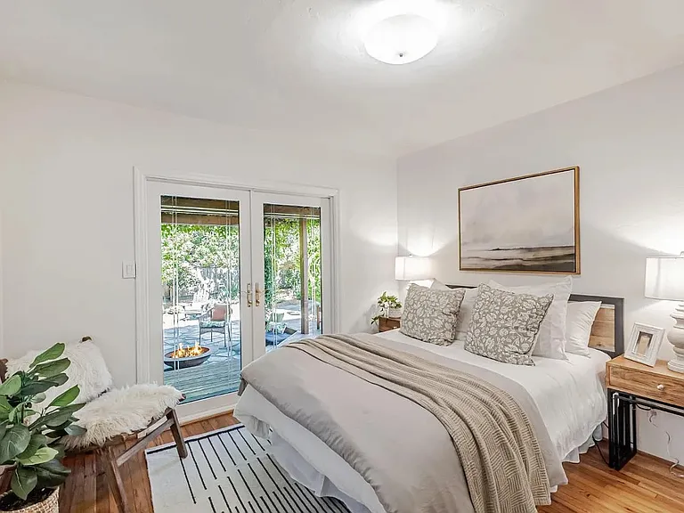 1045 Almanor Ave — Photo 13