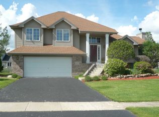 611 Heritage Dr, Stillman Valley, IL 61084