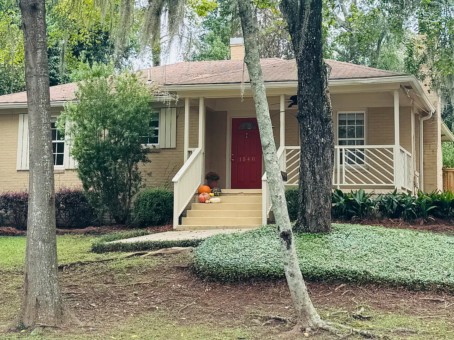 3 bed, 1184 sqft, $1,950 — Photo 1