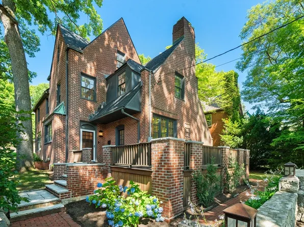 601 Walnut St, Newton, MA 02460