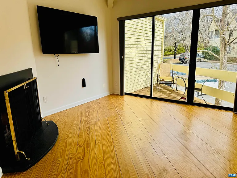 1238 Chatham Rdg — Photo 4
