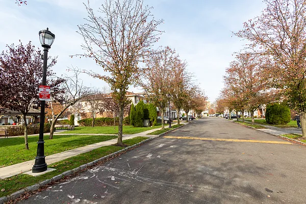 Rented by Century 21 American Homes | media 32