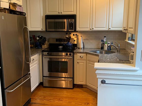 3rd image of 6 Lawnwood Pl #1