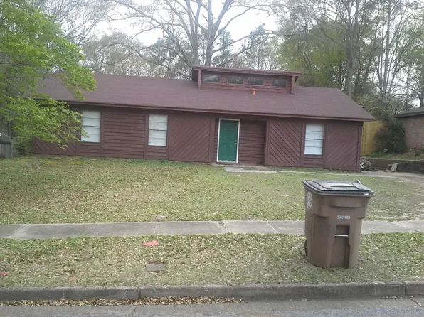 1712 Pine Forest Ct, Mobile, AL 36609